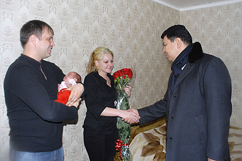 Аким области Канат Бозумбаев посетил семью Куликовых